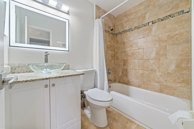 Building Photo - 880 NE 207th Terrace