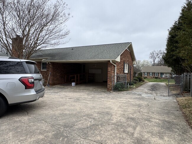 Building Photo - 1032 Belmorrow Dr