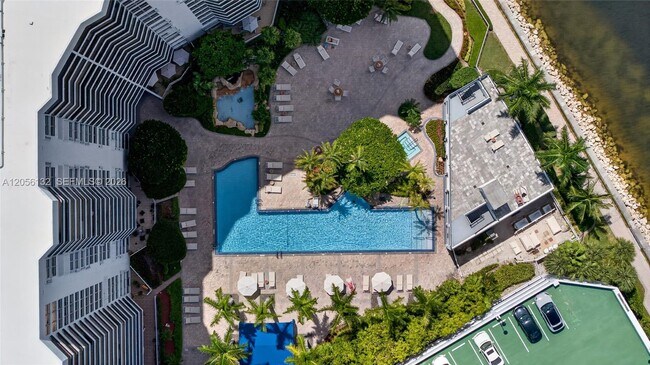 Building Photo - 3600 Mystic Pointe Dr