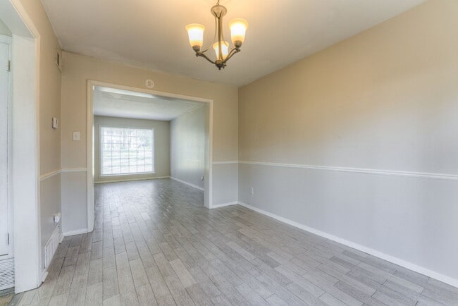 Building Photo - Qualified Tenants Get 50% Off First Month!...