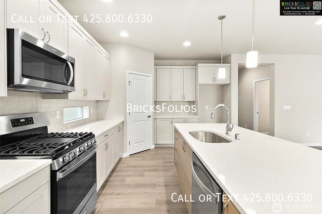 Building Photo - 16217 8th Ave E