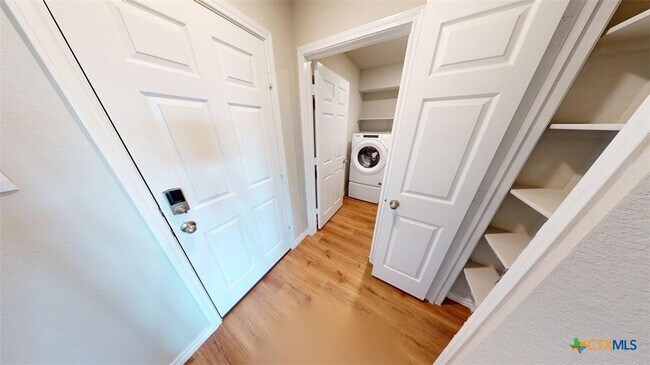 Building Photo - 1928 Rosson St