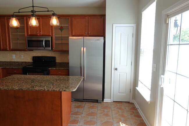 Building Photo - 202 Elise Dr