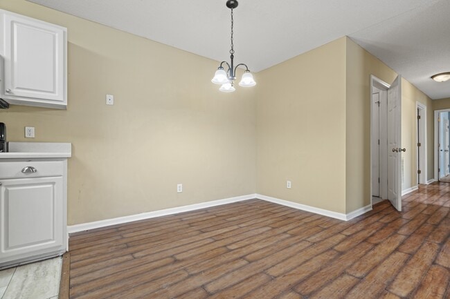 Building Photo - 527 3rd Loop Rd