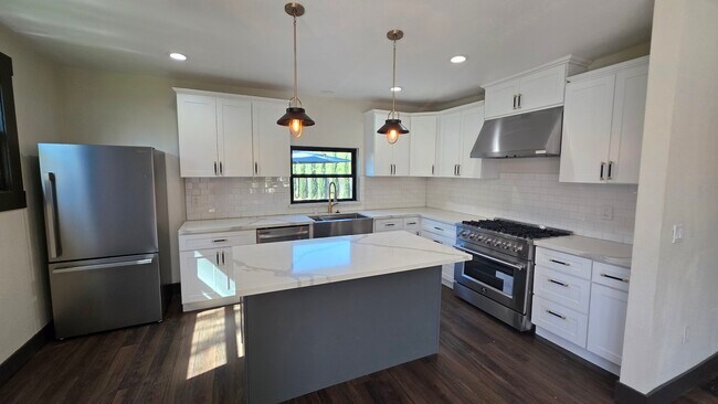 Building Photo - 345 N Van Ness Ave