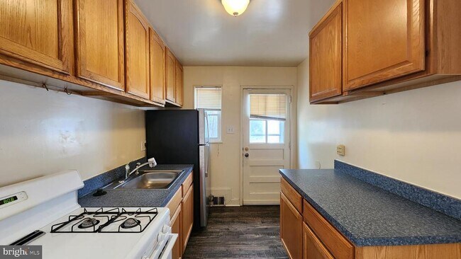Building Photo - 27 S Hudson St
