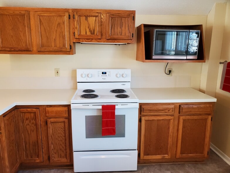 Building Photo - 108 3rd St W