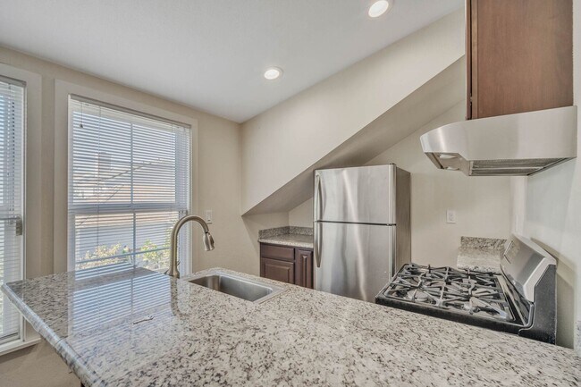 Building Photo - 5252 Trophy Dr