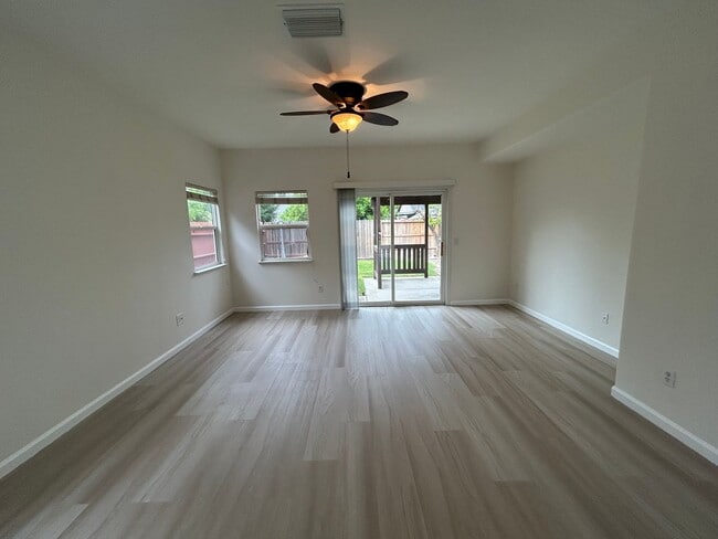 Building Photo - 2541 Carnival Dr