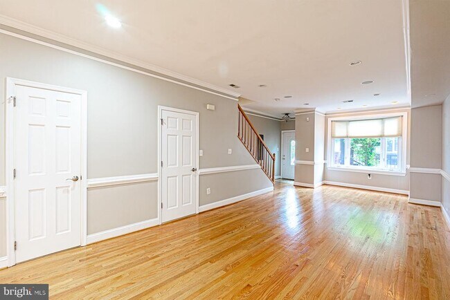 Building Photo - 1535 Gales St NE