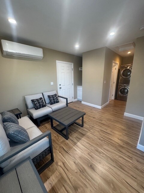 Building Photo - 20513 Londelius St