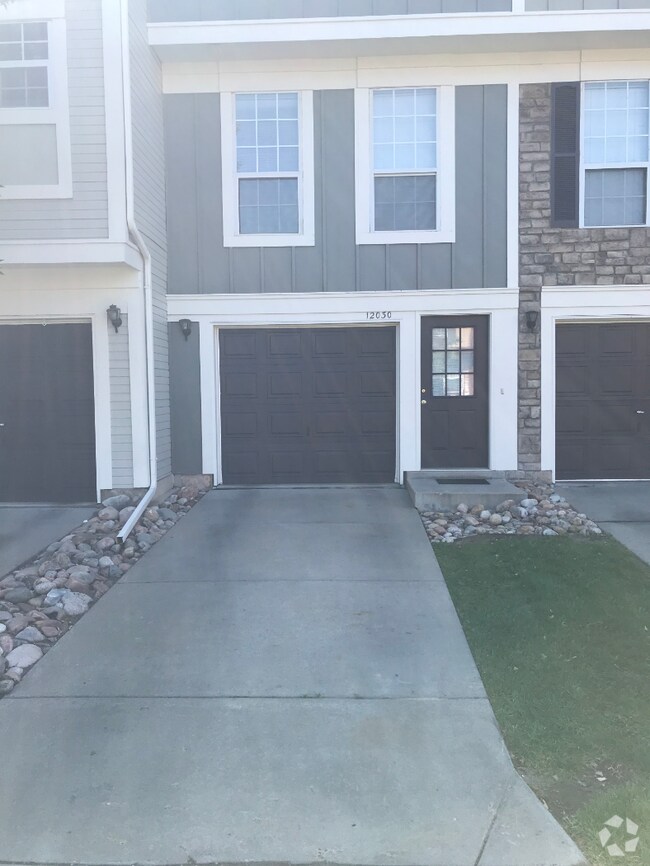 Building Photo - Beautiful 2BR/1.5B Town Home! AVAIL 09/15
