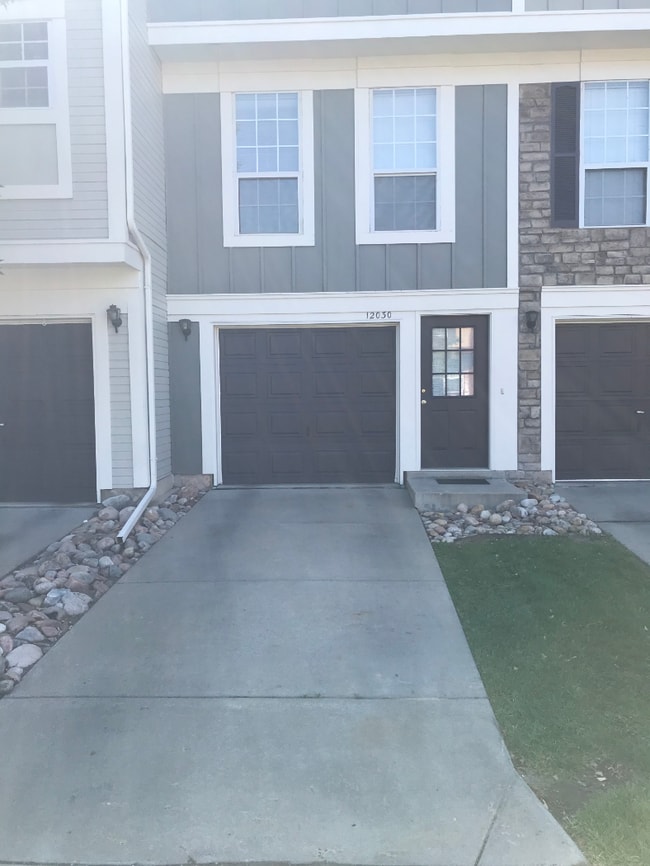Primary Photo - Beautiful 2BR/1.5B Town Home! AVAIL 09/15