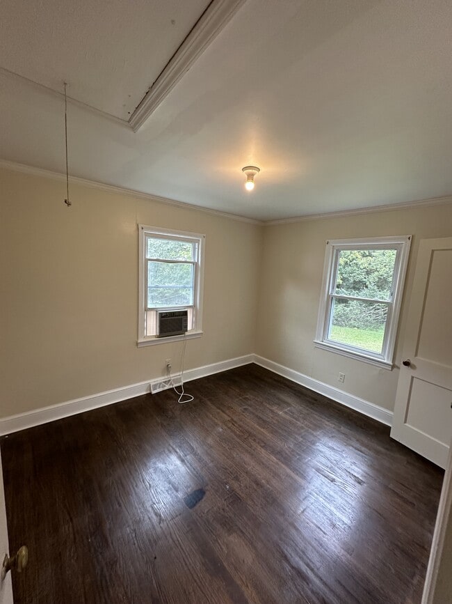 Building Photo - 373 Juless St