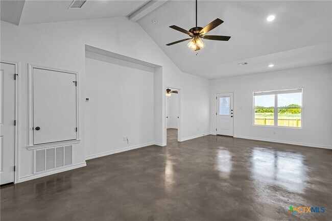 Building Photo - 907 Smoke Tree Ln