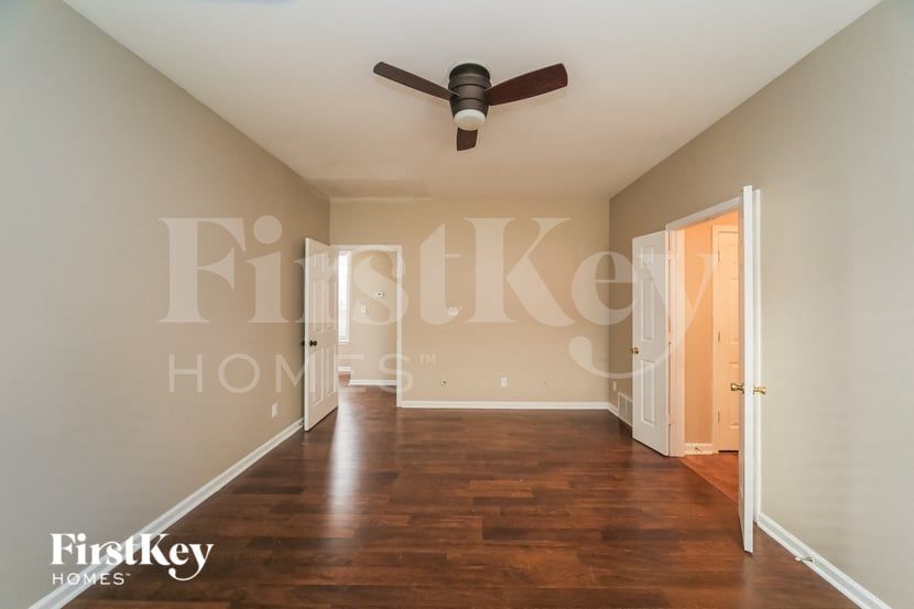 Building Photo - 10432 Kensington Cir