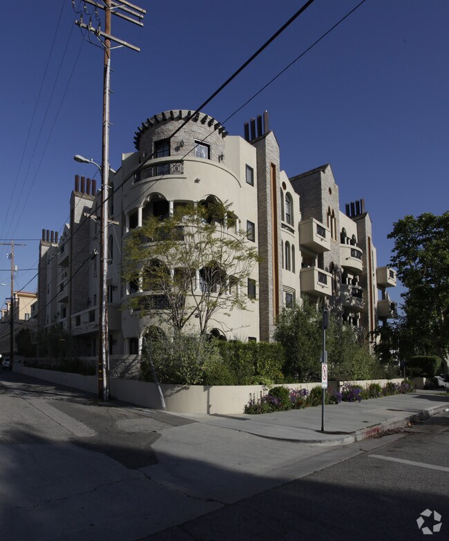 Building Photo - 4217 Dixie Canyon Ave