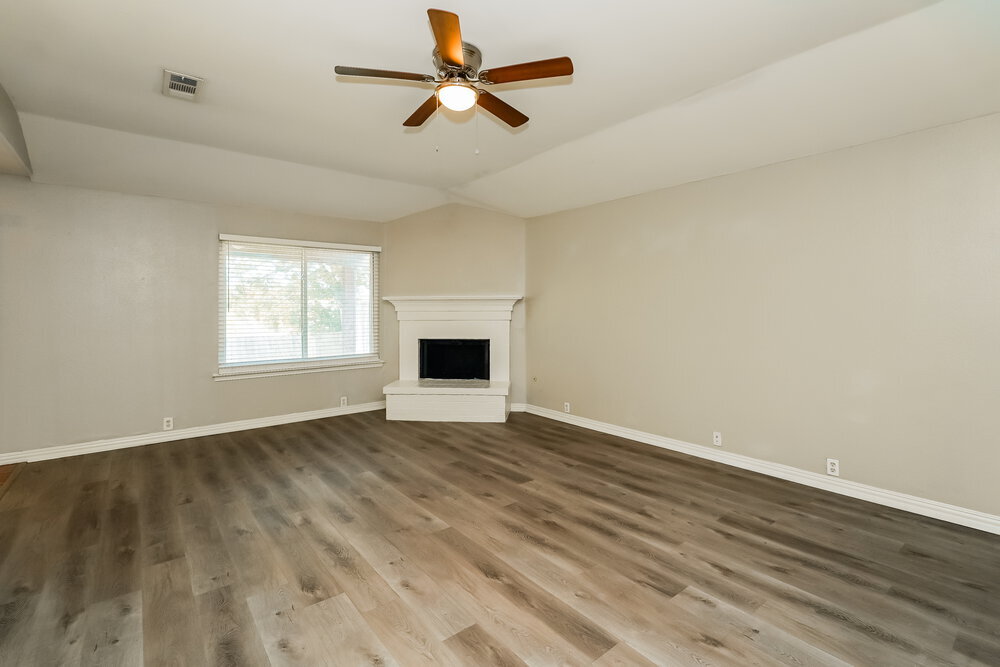 Building Photo - 1001 Springcreek Dr