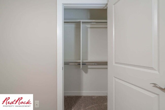 Building Photo - Spacious 4 Bedroom, 2.5 Bathroom Centrally...