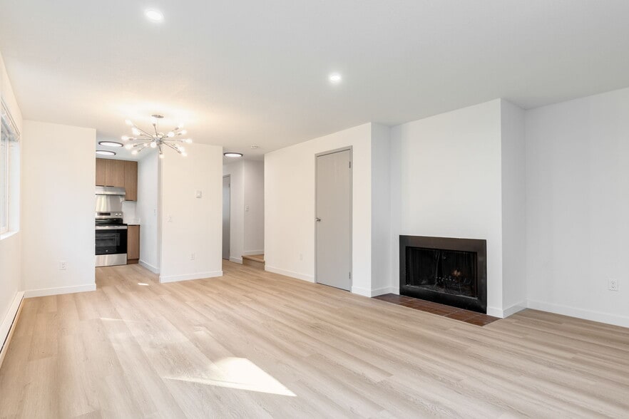 Building Photo - 11334 3rd Ave NE