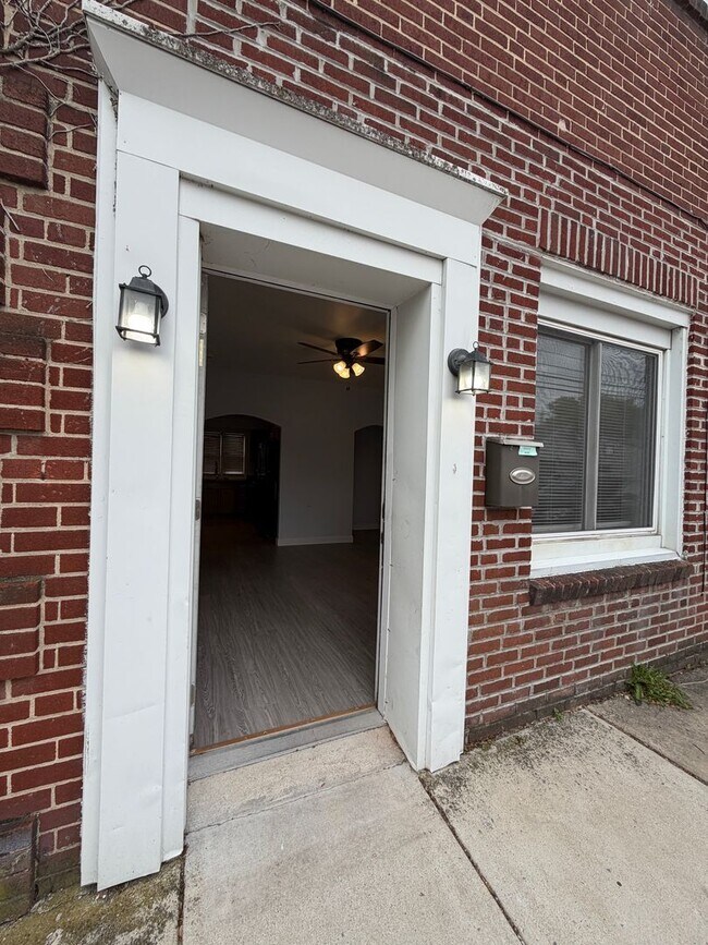 Building Photo - *8-10 South Pitt Street