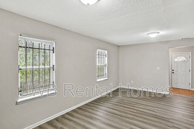 Building Photo - 2032 Whitner St