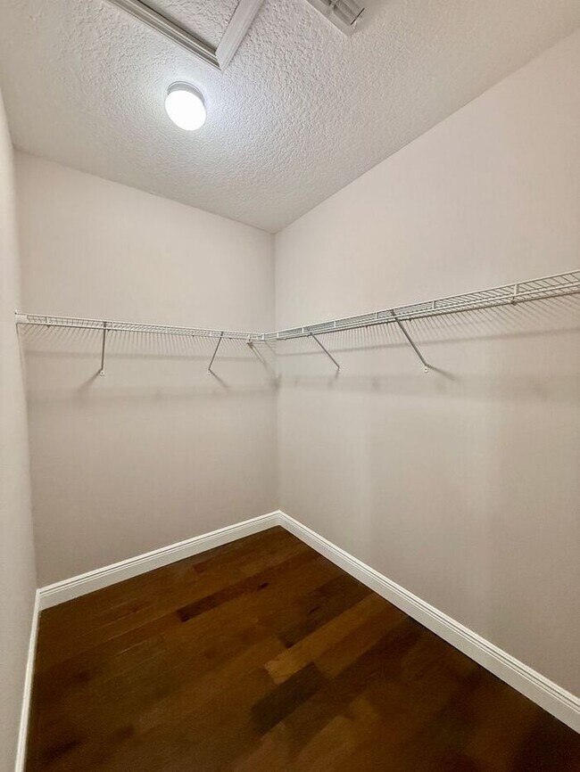 Building Photo - SPACIOUS Two Story Beautiful 5/4 Home in The Enclave At Aloma!