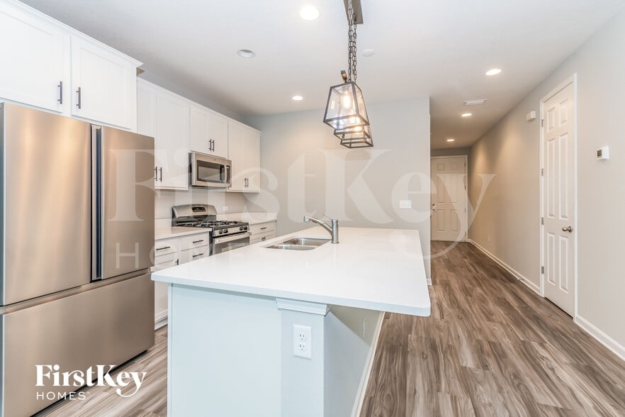 Building Photo - 2081 Amberly Dr