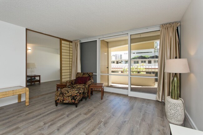 Building Photo - Waikiki 2 BD 1 Gated PRK w/ Washer/Dryer in Unit