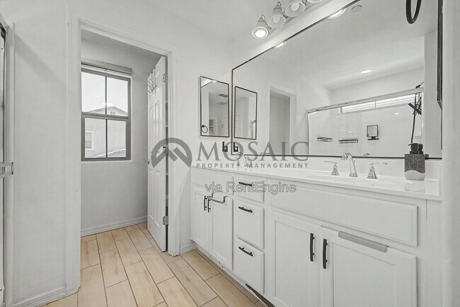 Building Photo - 8317 E Impala Ave