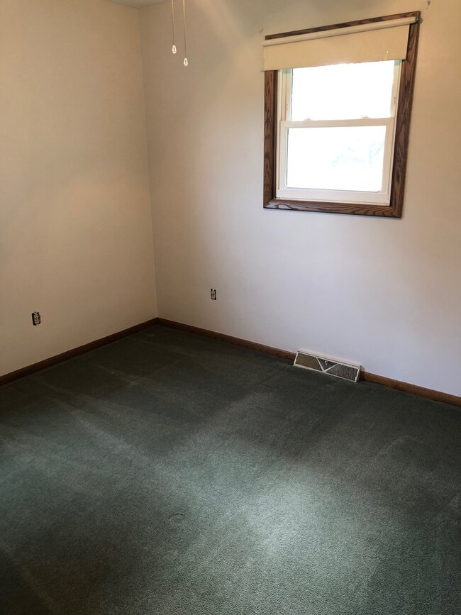 Building Photo - 2 Bedroom Ranch Home in Summit Township