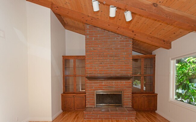 Building Photo - Stunning & Spacious Encinitas Home w/ Gorg...