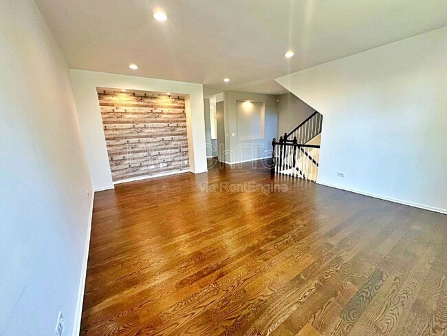 Building Photo - 5682 Cambridge Way