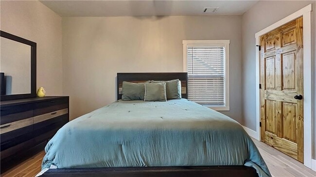 Building Photo - 374 Prince Dr