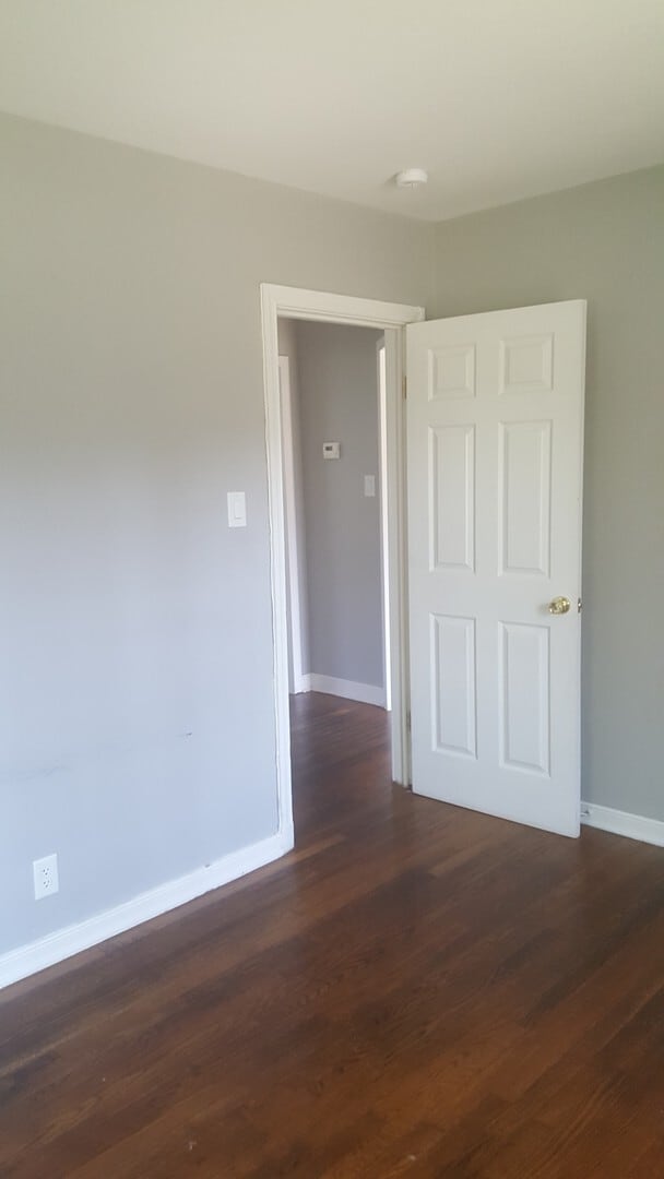 Building Photo - 104 N Cedar Ave