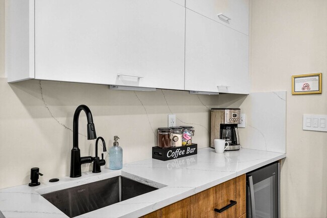 Building Photo - 319 Brentwood Dr