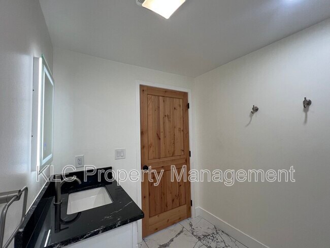 Building Photo - 3719 3rd St