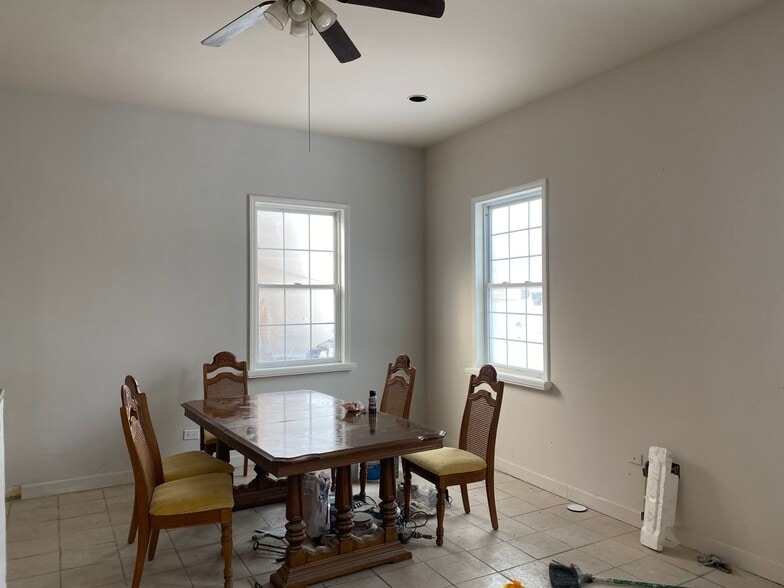 Building Photo - 3704 W 69th Pl