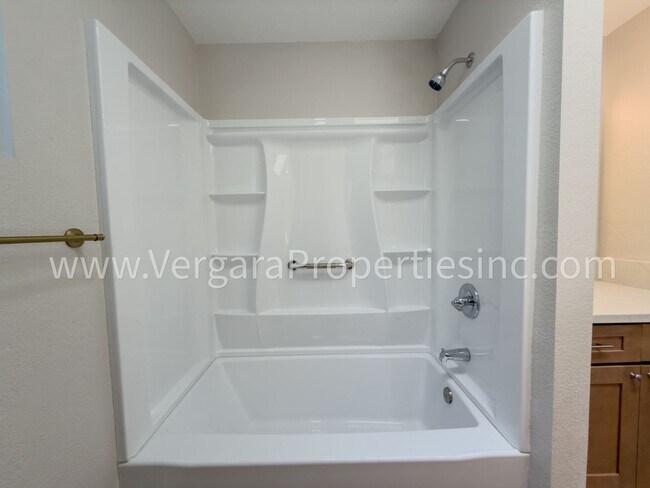 Building Photo - 1136 Gian Dr