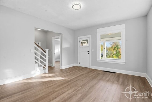 Building Photo - 1321 NW Drake Way