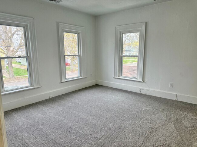 Building Photo - 1701 E Ganson St