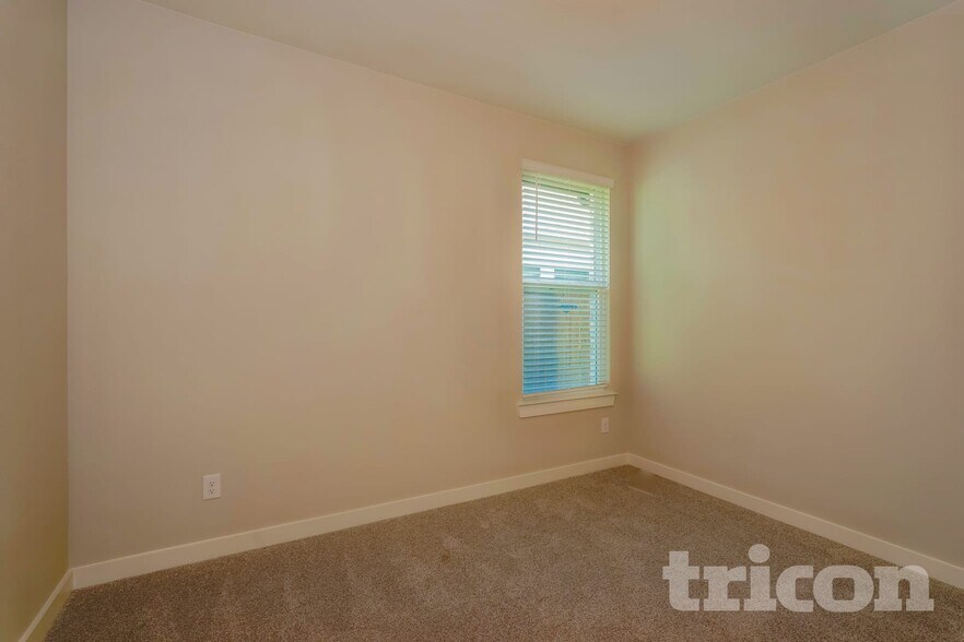 Building Photo - 8120 Brookhaven Dr