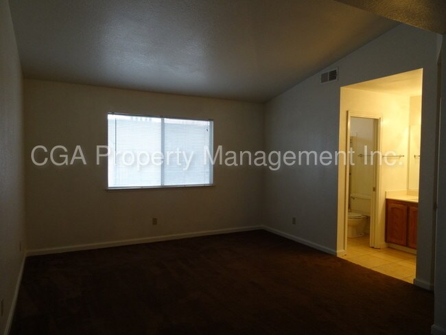 Building Photo - Cute 3 bedroom 2 bath in Antelope!
