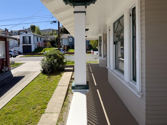 Building Photo - 364 Cypress Ave