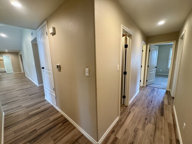 Building Photo - 34 Ridge Dr