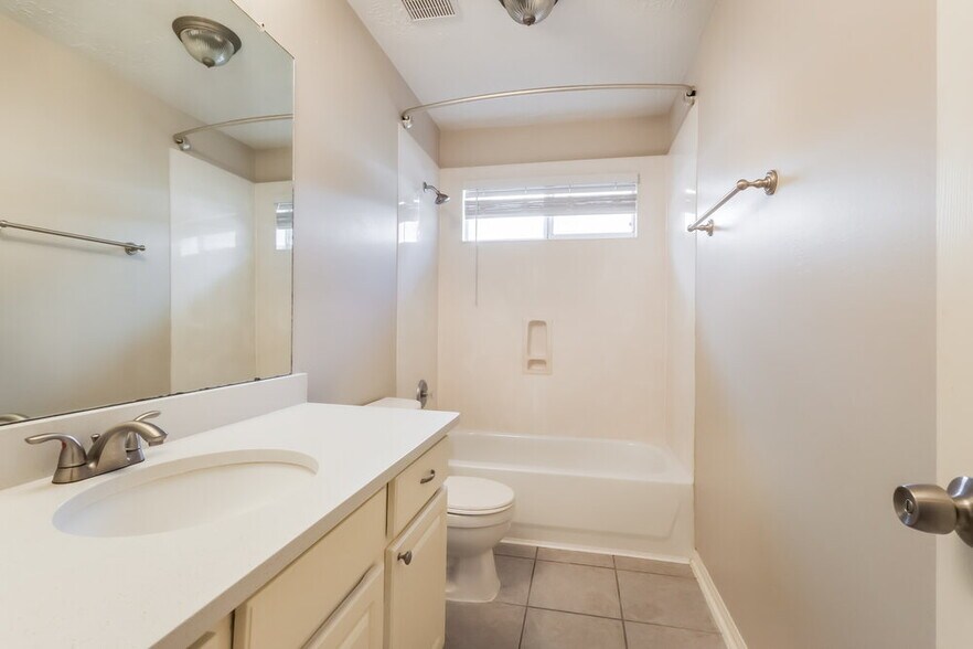 Building Photo - 30 Shimmer Pond Pl