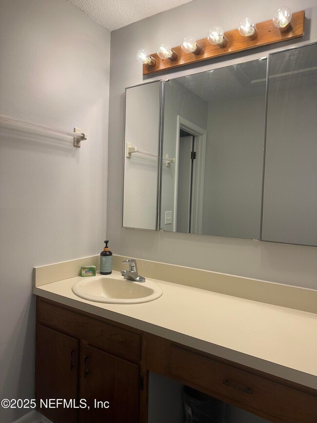 Building Photo - 133 Bermuda Ct