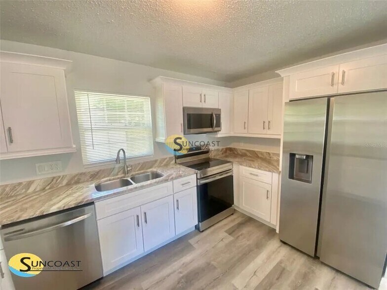 Building Photo - 1419 NE 25th Pl