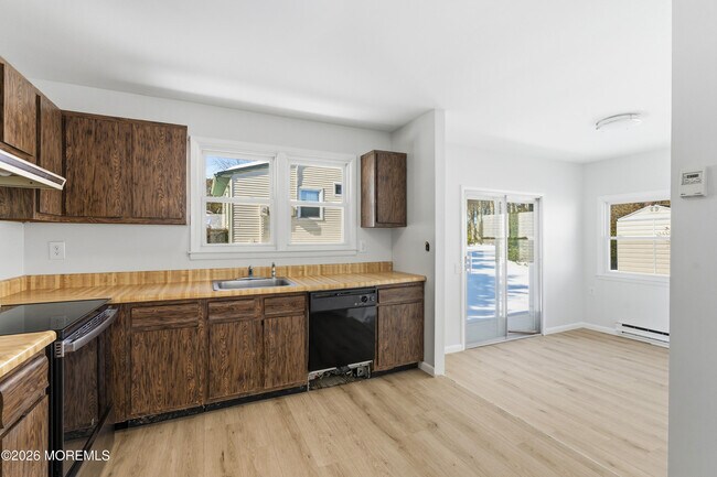 Building Photo - 91 Westport Dr