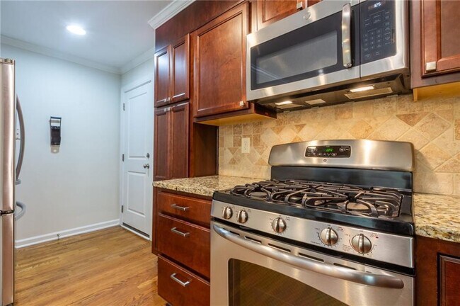 Building Photo - 3014 Skyland Dr NE